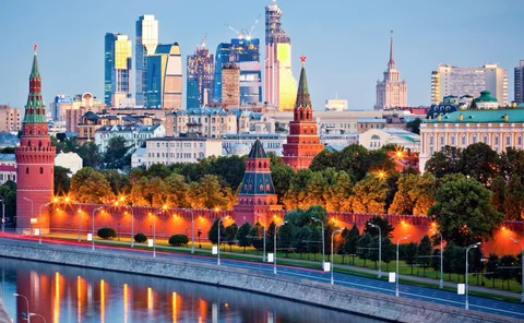 moscow-kremlin-wall-biz-district-2015