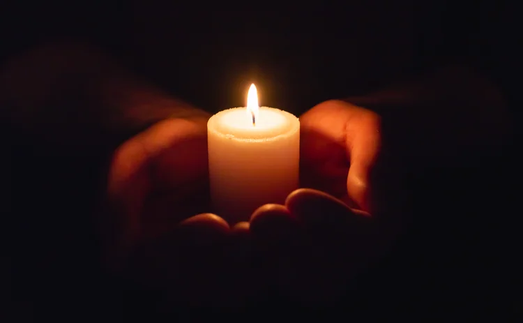 candle in darkness 