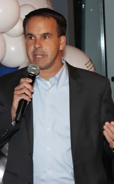 Kevin Welch Kevin Welch, Brown Brothers Harriman, speaks into a microphone with balloons in the background