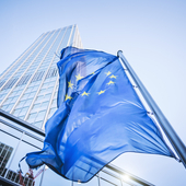 Flag of the European Community in front of the Eurotower in Frankfurt
